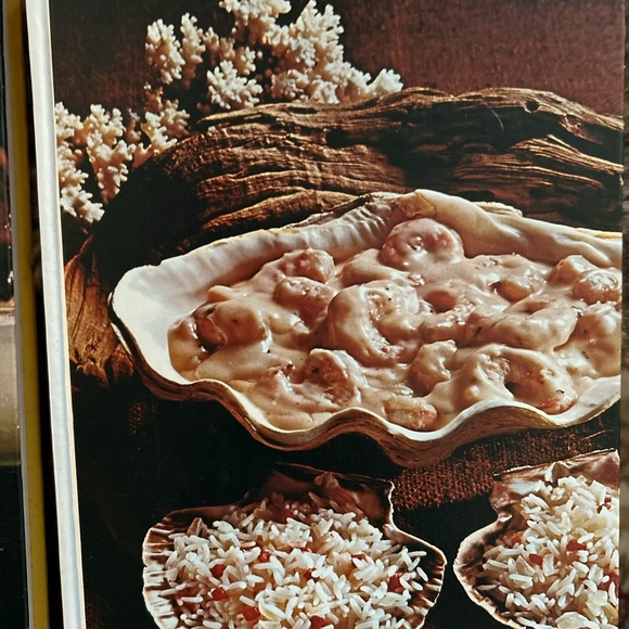 Seven vintage hardcover Southern Living cookbooks - Picture 7 of 9